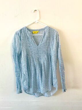 Roller Rabbit Blue and White Cotton Patterned V-Neck Tunic Top, Medium